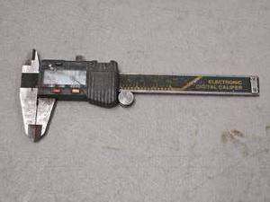 lot 43 image: 4 Electric Digital Caliper
