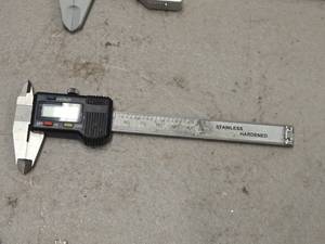 lot 45 image: 4 Electric Digital Caliper