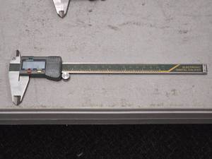 lot 48 image: 8 Electric Digital Caliper