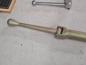 lot 62 image: 12 Handle with 34 Socket