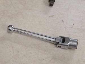 lot 64 image: 8 Handle with 12 Socket