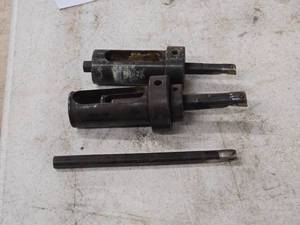lot 196 image: Lot of (3) Boring Bars (two with tool holders)