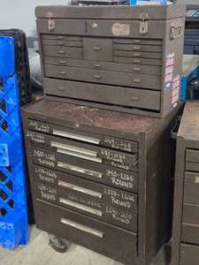 lot 1 image: Rolling Tool Box with Key