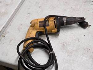 lot 264 image: DeWalt VSR Drywall Screwdriver DW252