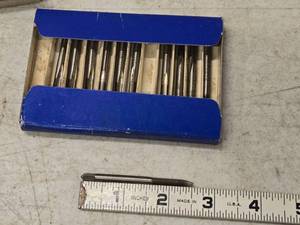 lot 238 image: Lot of (11) 10-32 H3 2 Flute Spiral Point Tap (in original packaging)