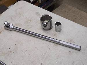 lot 286 image: 34-drive Breaker Bar with 1-18 and 2-18 Sockets