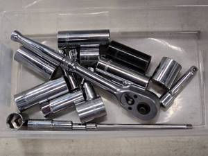 lot 285 image: Masterforce 12-drive Ratchet with Assorted Sockets