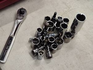 lot 282 image: Craftsman 38-drive Ratchet with Assorted Sockets