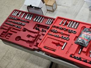 lot 283 image: Craftsman 14-drive Socket Set with Case