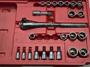 lot 281 image: Craftsman 12-drive Ratchet Socket Set with Case