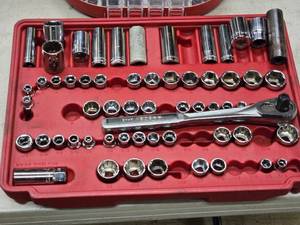 lot 280 image: Craftsman 12-drive Ratchet Socket Set with Case