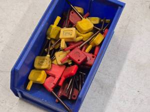 lot 300 image: Lot of (1 Bin) Small Specialty Screwdrivers