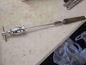 lot 305 image: Propeller Shaft and Bearing House Removal Tool