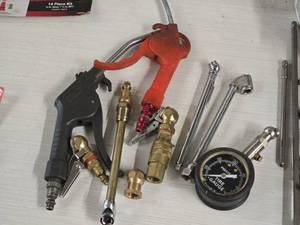 lot 318 image: Lot of (9) Air Hose Heads and Pressure Gauges