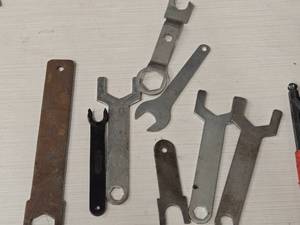 lot 323 image: Lot of (8) Specialty Wrenches