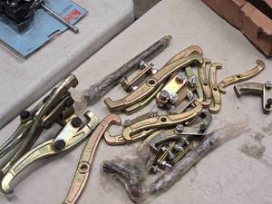 lot 337 image: Lot of  Pullers (assorted) (unassembled)