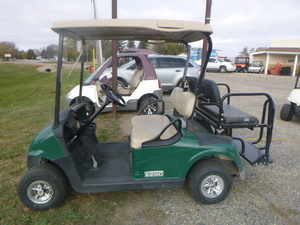 lot 3 image: 2015 EZ-GO TXT Gas Golf Cart