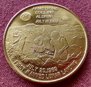 lot 11 image: 1969 Apollo 11 Medal