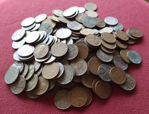 lot 12 image: (200) Wheat Pennies