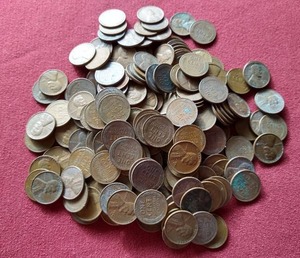 lot 70 image: (200) Wheat Pennies