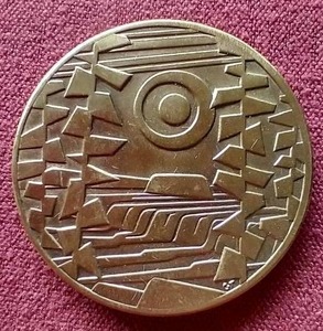 lot 76 image: Large 1974 Worlds Fair Bronze Medallion