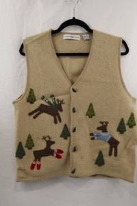 lot 293 image: Marisa Christina Wool Holiday Vest M Reindeer Trees