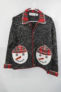 lot 317 image: Design Options Holiday Snowman Sweater Size M