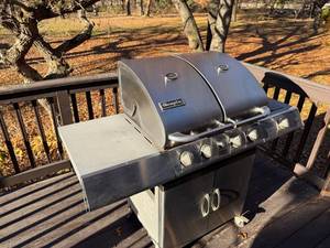 lot 1 image: PROPANE BBQ GRILL