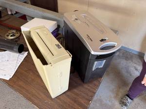 lot 46 image: PAPER SHEDDERS