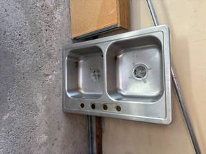 lot 58 image: METAL SINK