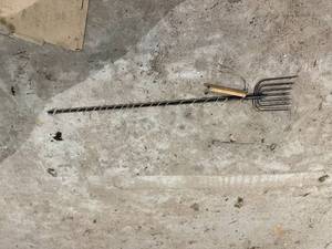 lot 92 image: ICE FISHING SPEAR