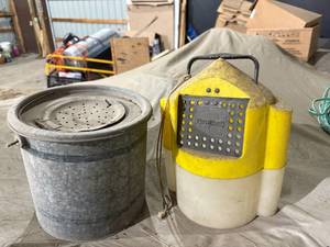 lot 99 image: MINNOW BUCKETS