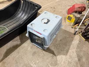 lot 103 image: PET CARRIER