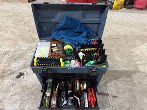 lot 106 image: TACKLE BOX FULL OF TACKLE.