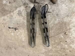 lot 109 image: SNOWMOIBLE SKIS