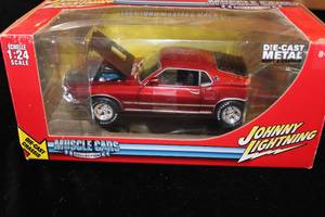 lot 11 image: Johnny Lightning 1969 Ford Mustang Mach 1 Die-Cast Car 124 Scale