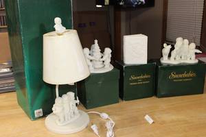lot 24 image: Lot of 4 Snowbabies Figurines and Lamp - Night Light, Five Part Harmony, Pennie From Heaven, Frosty Frolic