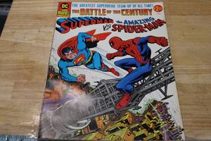 lot 28 image: DC and Marvel Superman vs Amazing Spiderman Oversized Comic 13.25 x 10 in