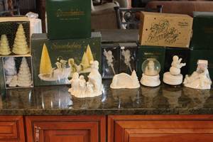 lot 96 image: Department 56 Snowbabies Figurine Collection with Boxes
