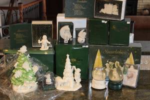 lot 97 image: Snowbabies Figurine and Ornament Collection by Department 56 with Boxes