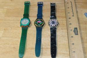 lot 115 image: 3 Swatch Watches inc GG136 SamtGeist