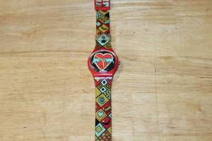 lot 114 image: Swatch Bark Bark GR118 Keith Haring Art Watch