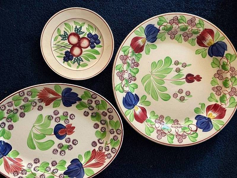 lot 4L image: Set of 3 Hand-Painted Floral Pattern Ceramic Plates