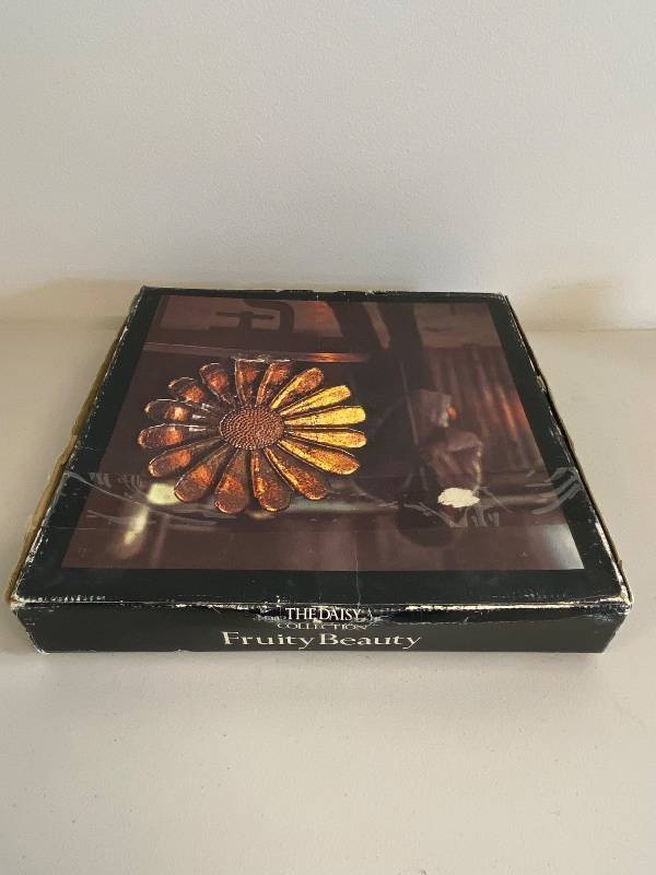 lot 93H image: Dartington Crystal Daisy Large Platter FT207