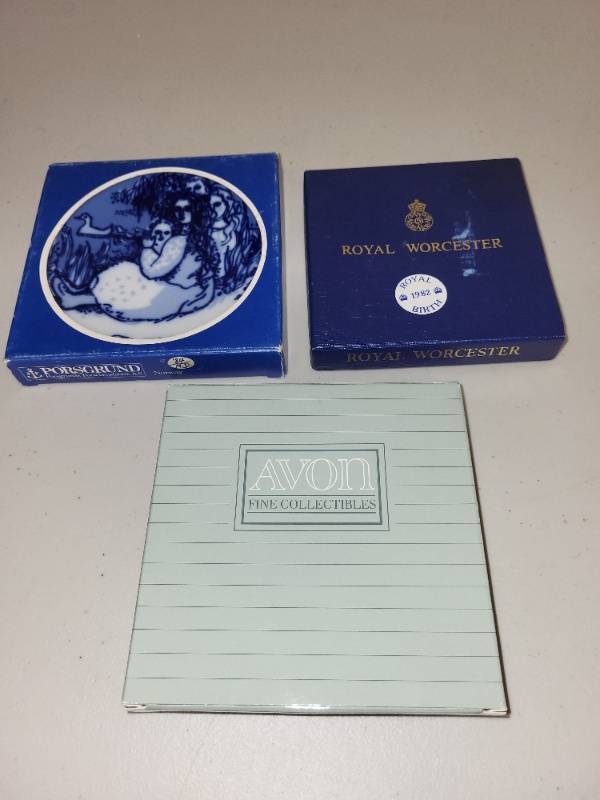 lot 98H image: Set of 3 Collectible Miniature Porcelain Plates with Original Boxes