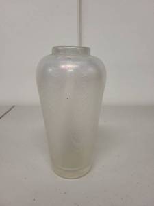 lot 20H image: Steuben Verre de Soie Iridescent Art Glass Vase with Feather Pattern, 6 Inch