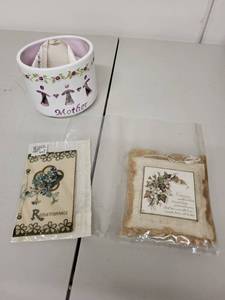 lot 32H image: Mother Themed Ceramic Candle Holder and Vintage Remembrance Plaques Set