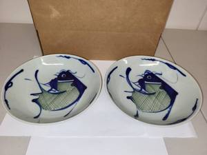 lot 66H image: Pair of Japanese Porcelain Bowls with Fish Design