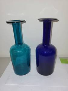 lot 83H image: Pair of Blue and Teal Art Glass Vases