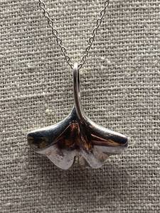 lot 11B image: Sterling Silver 925 Ginkgo Leaf Pendant Necklace